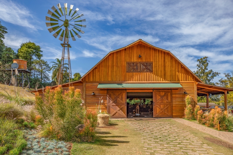Galeria barn-londge--cafe